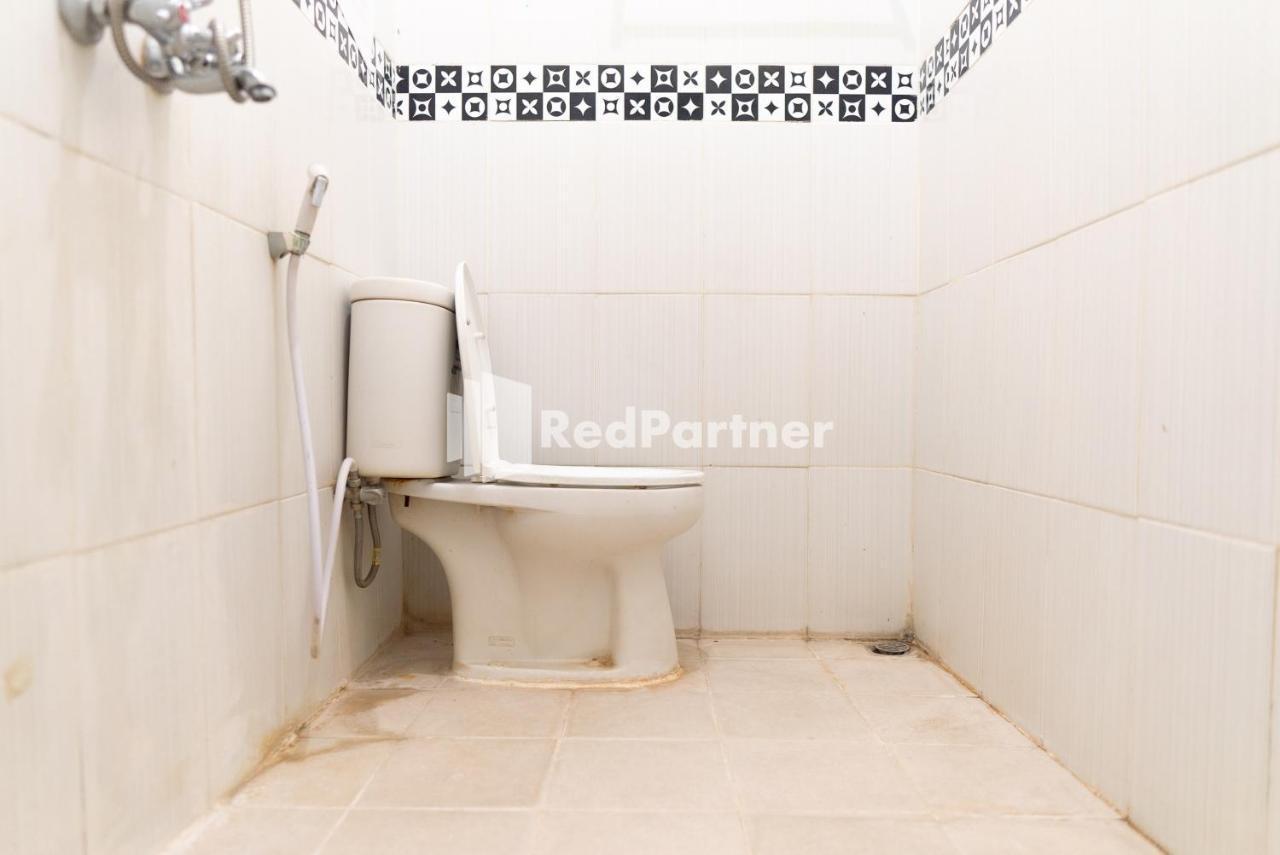 Wisma Aini Syariah Mitra Reddoorz Bandar Lampung Room photo